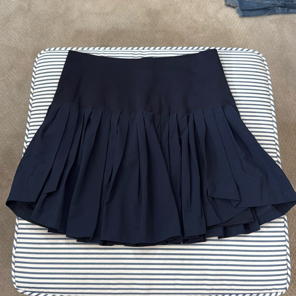 Wilson women’s navy tennis skirt pleated